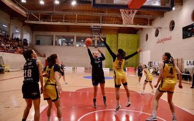 Garaipen bana pilatu dute asteburuan ISBko gizon-emakumeek