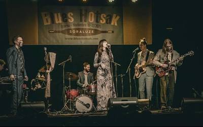 Ina Forsmanen soul europarrak gozarazi du publikoa Blues Hotsak jaialdiaren lehen kontzertuan