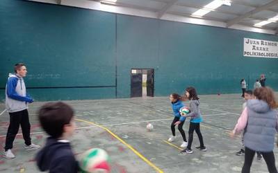 Boleibola lantzen hasi dira gure ikasleak!