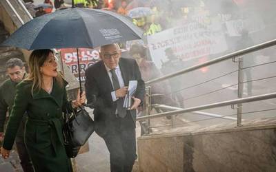 Protesta artean abiatu da Aiaraldeko industria garatzeko mahaia