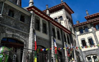 Glaziarrak eta mendiak izango dituzte hizpide Txikonek eta Hilariok, hilaren 13an