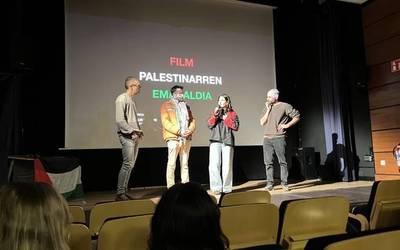 Palestina eta Orozko lotu dituzte pantaila handiaren bidez