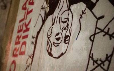 78ko erregimenaz eta haustura politikoaz