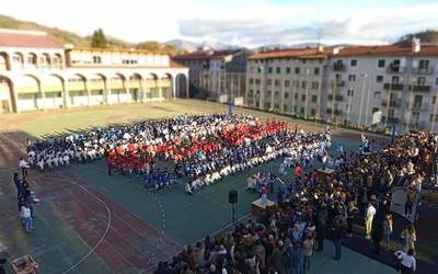 Danborrada eginda iragarri dituzte sanandresak Xabier Munibe ikastolan