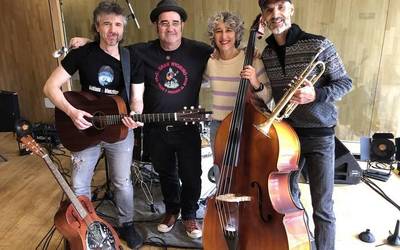 Zapatu eguerdian Diablues & Bluezifer taldeak Bergarako Bluesa ekarriko du Plaza Barrira
