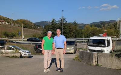Eskoriatzako alderdi jeltzaleak auto partekatuentzako aparkaleku bat sortzea proposatu du Intxaurtxuetan
