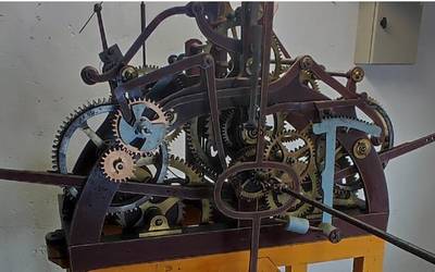 San Migel dorreko erlojuaren makineria ikusgai astelehenera arte