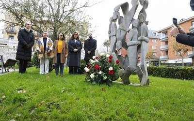 Terrorismoaren biktima "guztiei" omenaldia egin diete Getxon