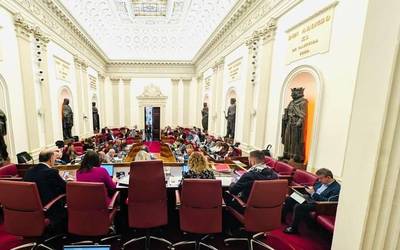 Foru aurrekontuak luzatzea da aukera posibleena