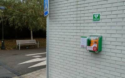 Lau desfibriladore jarri dituzte Aretxabaletako hainbat puntutan