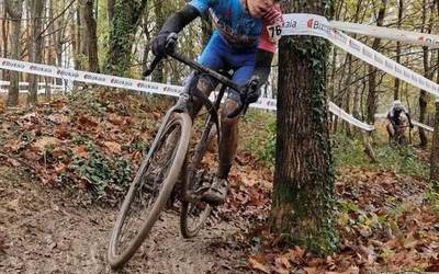 Ziklo-kros denboraldi erdian