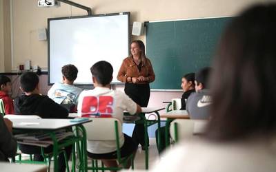 Arrazakeriaren inguruko eztabaida, hamaboskaritik ikasgelara