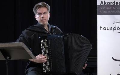 Iazko garaile Vladimir Stupnikovek eman dio hasiera Akordeoi Jaialdiari