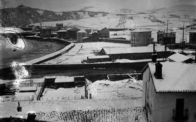 Elurrak estalitako Zumaia