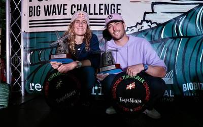 Justine Dupont eta Clement Roseyro, garaile Red Electrica Punta Galea Big Wave Challenge-n
