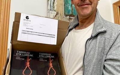 "Nobela beltz-beltza egin nahi nuen; hilketak, belztasuna..."