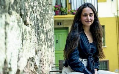 Poesia irakurketa egingo du Sara Uribe-Etxeberriak, bihar liburutegiko ganbaran