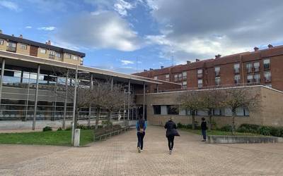 Greba deialdiarekin bat egin dute eskualdeko osasun zentroetako sendagile batzuek