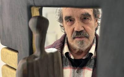 Zabalik da Julio Mendikuteren ‘Kimigramak basoan’ erakusketa proiektu eolikoaren gaineko alegatu eta guzti