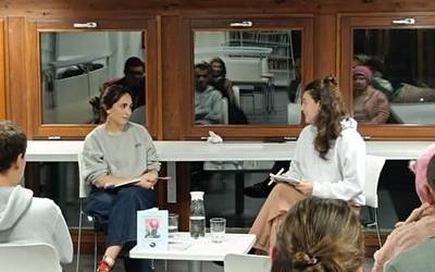 'Kuntzak eta kerak' poema bilduma aurkeztu du Sara Uribe-Etxeberriak