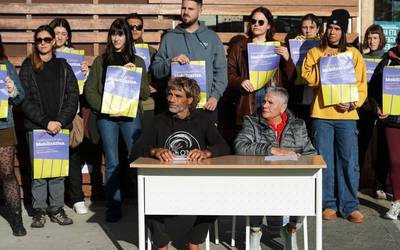 Sopelako lau herritar "amarru polizial" baten biktima direla salatzeko mobilizazioa deitu dute urtarrilaren 31rako