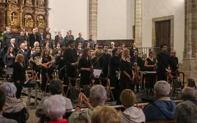 Bergarako Orfeoiak 'Gabon ispilua' kontzertua emango du, bi emanalditan