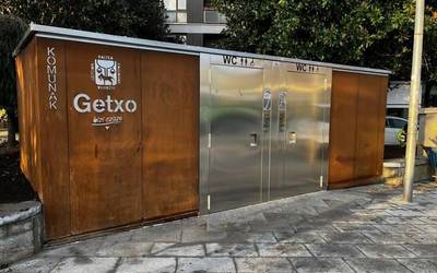 Algortak komun publiko berria estreinatu du Geltokiko plazan