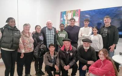 [ARGAZKI GALERIA] Iurretako berbeta eta literatura hartu dute langai Juan Orobiogoitiako ikasleek