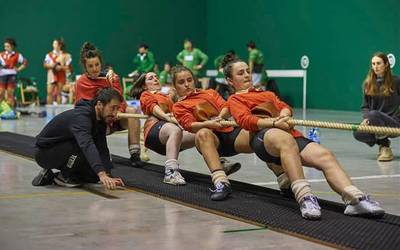 Emakumeen Euskal Herriko 4x4 sokatira txapelketa igandean jokatuko dute Antsoainen