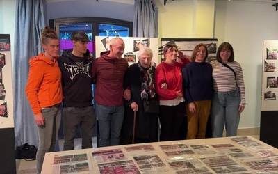 Luis Ezeiza herri eskolaren 55 urteak batzeko erakusketa zabaldu dute