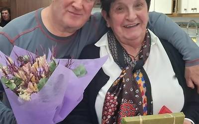 Maria Luisa Iparragirre omendu dute Etxalarren 80 urte betetzeagatik