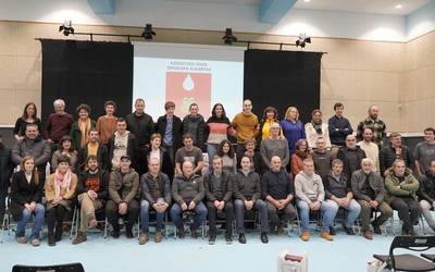 "Urte askotako konpromisoa" aitortuz, herriko 49 odol emaile omendu dituzte