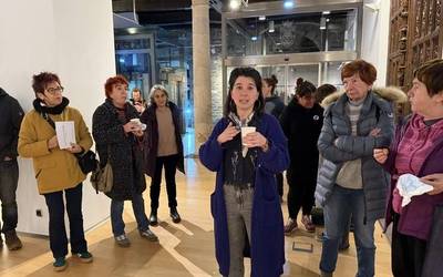 Euri Bruña arrasatearraren 'Hiruzpalau' erakusketa ikusgai dago Bergarako Aroztegi aretoan