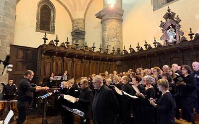 Kantakidetza abesbatzaren emanaldia izan da parrokian