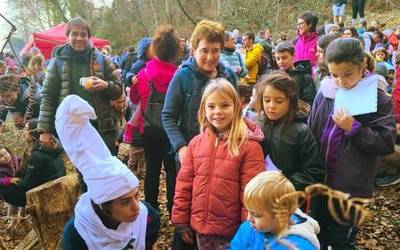 Mari Domingik familia andanaren bisita jaso du gaur Urduñan