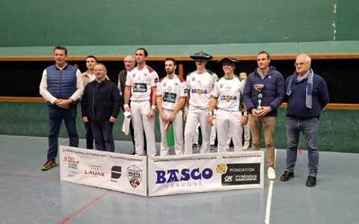 Sarako Izarrako Larretxeak eta Etxeberrik irabazi dute trinketeko esku huskako lehen mailako finala