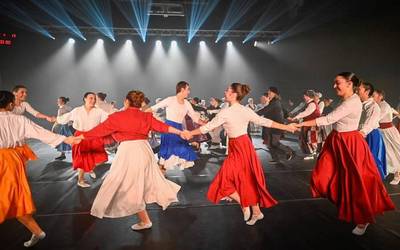 'Herribil' dantza ikuskizuna taularatuko dute ostiralean, kiroldegian