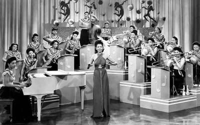 Swinga eta emakumezkoen lehen Big Band-ak