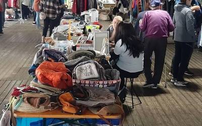 Berriztu sortzaileen azokaren beste edizio bat, domekan