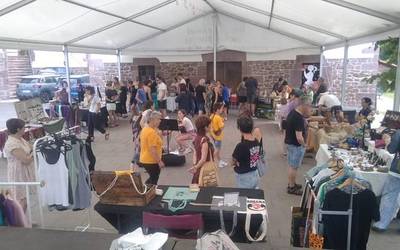 Igande honetan Erratzun egitekoa zuten artisau azoka bertan behera gelditu da