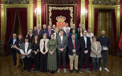 Baztan futbol taldeak 100. urtemugaren aitortza hartu du Nafarroako Gobernuaren partetik