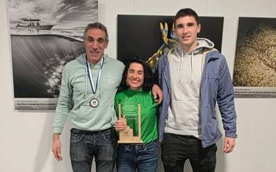 Gipuzkoako duatloi eta triatloi txapelketetako sariak jaso dituzte Azkoitri triatloi taldekoek