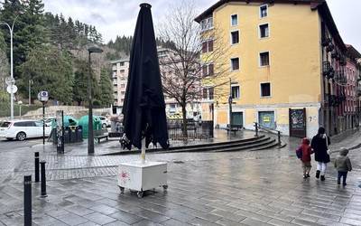 Hotza eta euria iragarri ditu Euskalmetek gaurko