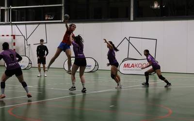 Sufrituta irabazi du urteko azkena Construcciones Ugarte Aloña Mendik: 21-17