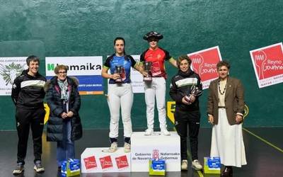 Maddi Barrokal da Ados Pilotaren lau eta erdiko lehen txapelduna