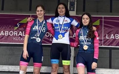 Katixa Navarro, Aimar Irizar eta Unai Cueva, Gipuzkoako txapeldunak ziklo-krosean