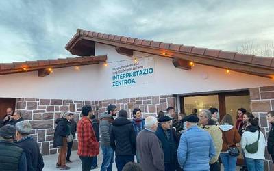 [ARGAZKIAK] Lizarietako ingurumen eta hegaztien interpretazio zentroa inauguratu dute Etxalarren
