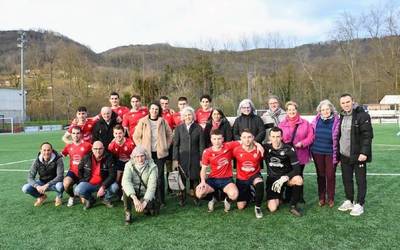 Baztan Kirol Elkartearen ereserkia aurkeztu dute mendeurrena borobiltzeko