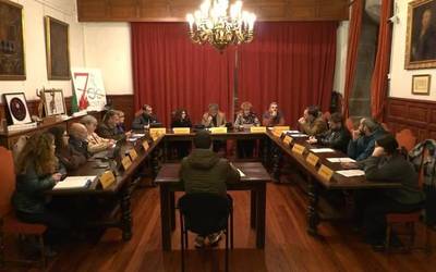 Aurrekontuekin "xantaia" egitea leporatu die Ana Azkoitiak EH Bilduri eta Azkoitia Bairi