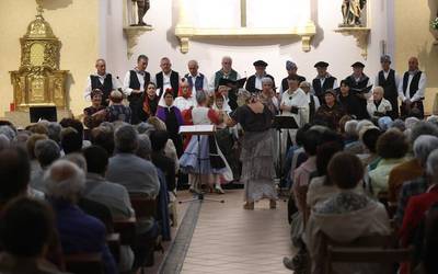 Aretxabaleta Abesbatzako kideen kontzertuak Gabonak girotzeko